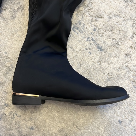 Black boots - Picture 2 of 7